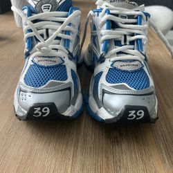 ****BALENCIAGA NEW RUNNERS- SIZE 9- BEST OFFER*****
