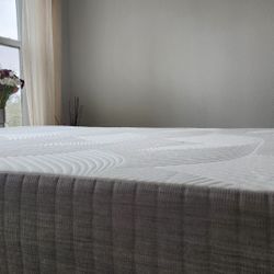 Queen sized memory foam mattress 11 inches non-toxic