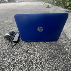A NICE HP LAPTOP WINDOWS 10 Pro  With Camera  And WiFi And Charger Works Fine 