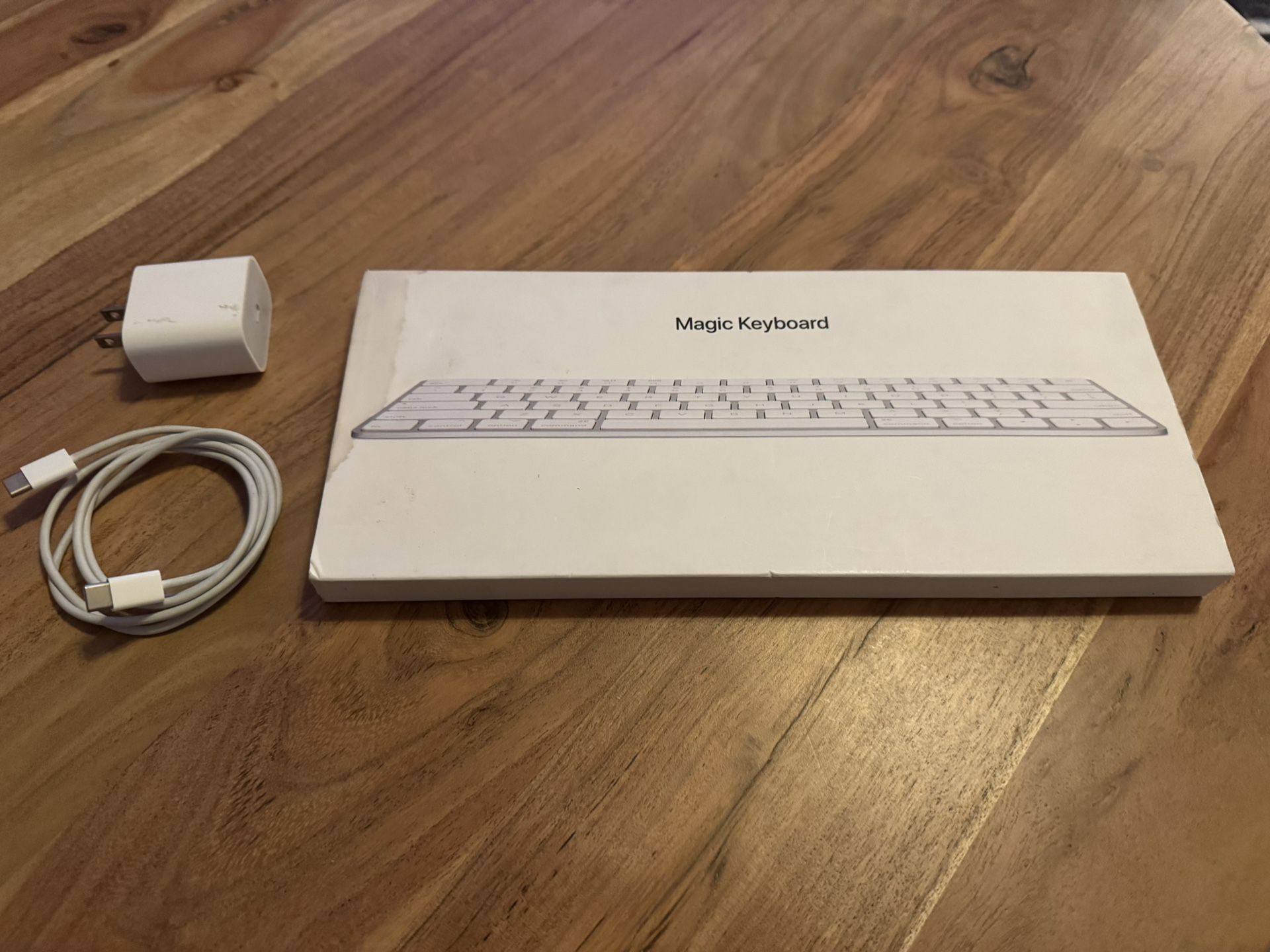 Apple Magic Keyboard With Charger