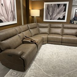 Beautiful Leather Sofa Sectional 2x Power Recliners & Wireless Charging 