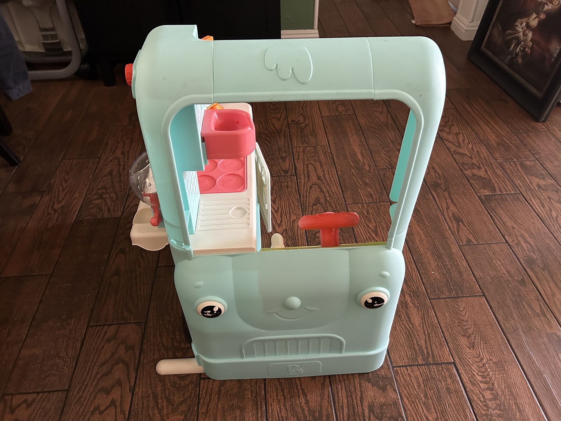 Ice Cream Truck With Accessories