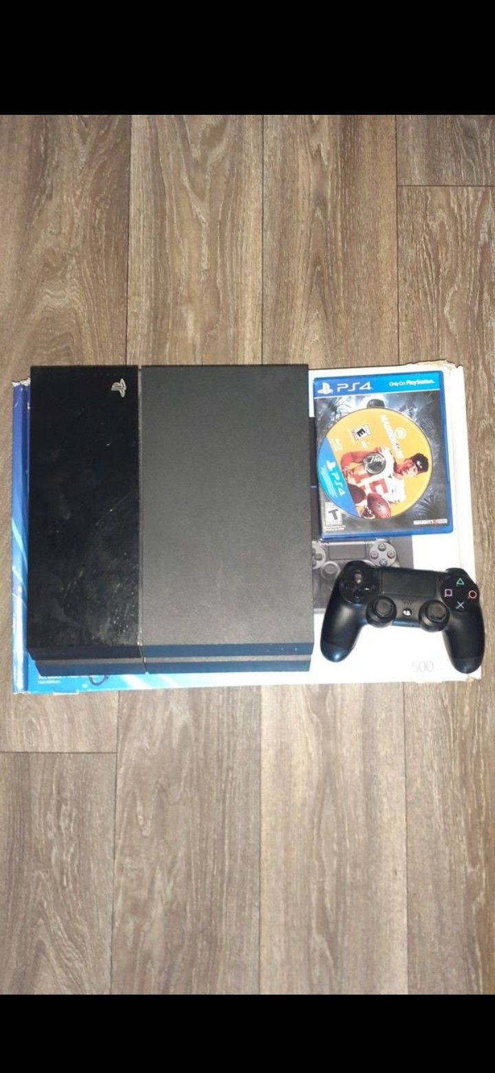 Ps4 with box (500GB)