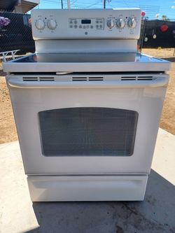 STOVE GE ELECTRIC EVERTING  WORKING VERY CLEAN