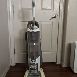 Shark Vacuum Navigator, White