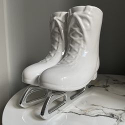 Rare Vintage White Ceramic Figure Skating Boot Decorative Sculpture Planter Pot Vase Collectible