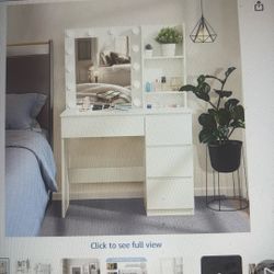 White Makeup Vanity With Lights
