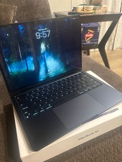 MacBook Air M3; 16GB RAM / 512GB; Like New