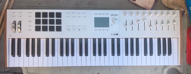 Arturia KeyLab 61 MIDI Keyboard Controller