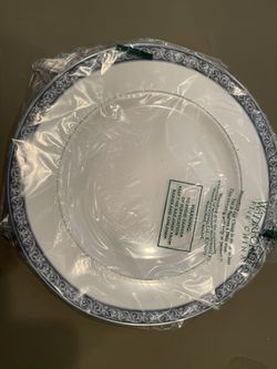 Waterford Fine China (5) Piece Place Setting & Creamer