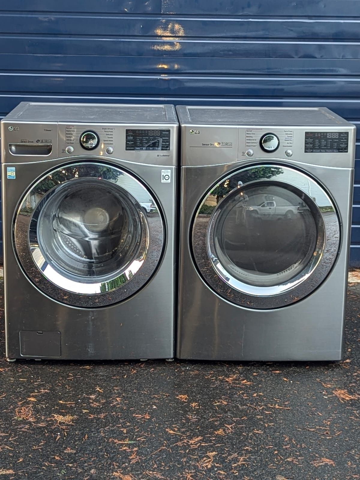 LG FRONT LOADER WASHER AND ELECTRIC DRYER. WORKS PERFECT. 30 DAYS WARRANTY.