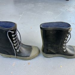 Rain Boot/ Snow Boots  Size 7 Women 