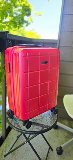 Carry-on Suitcase – Hot Pink LUSETTI