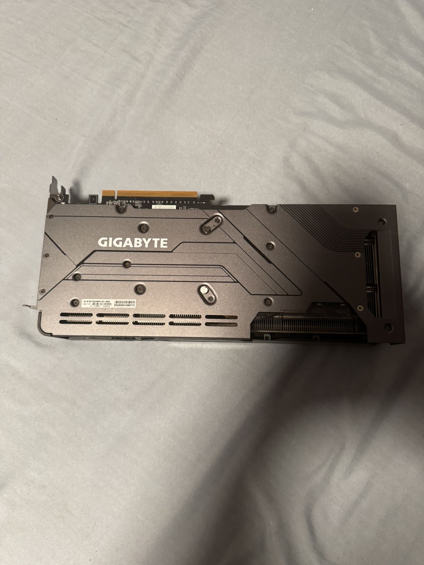 GIGABYTE Radeon RX 7800 XT GAMING OC 16GB GDDR6 Graphics Card