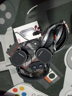 Headphones & Earbuds
