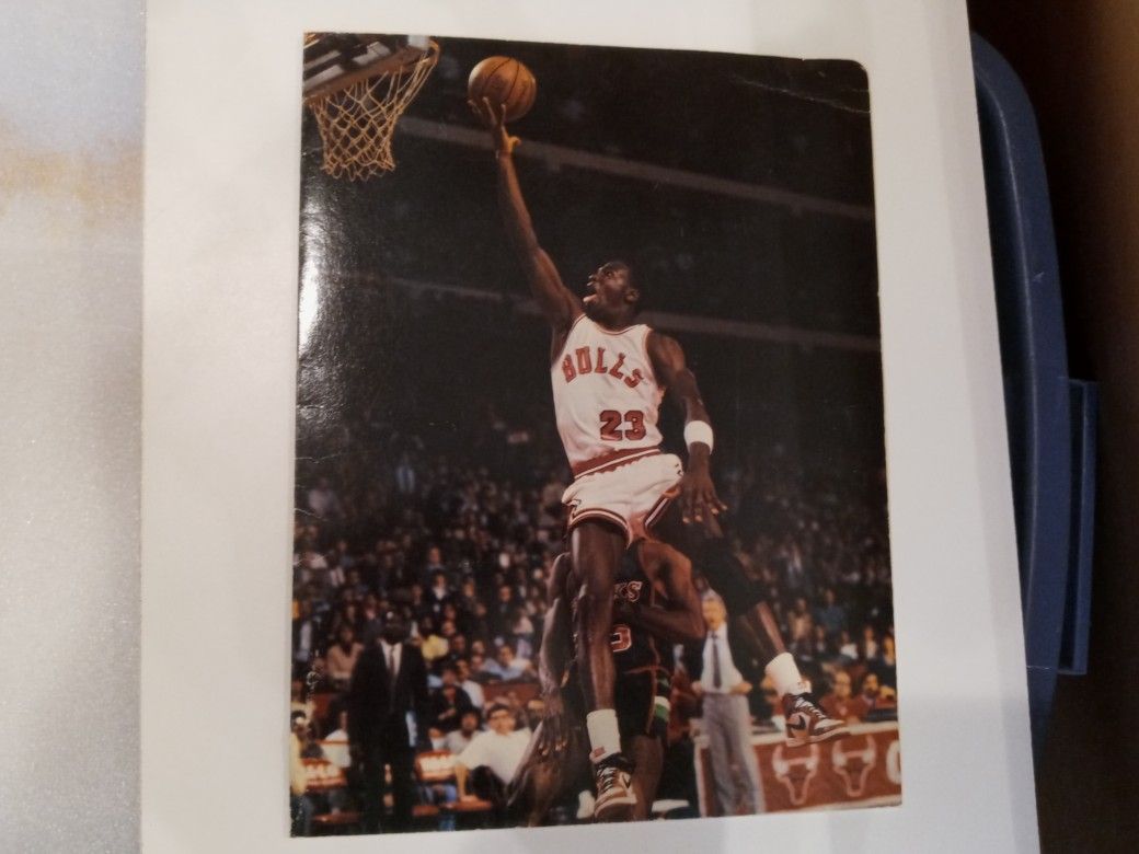 Chicago Bulls 1985-'86 Schedule. McDonald's Folder Featuring Michael Jordan