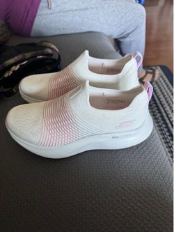 New Skechers women size 7
