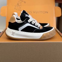 LV Men’s Sneaker With Box New 