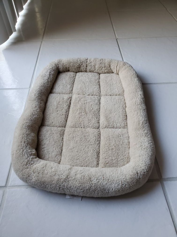 Medium size pet bed/crate mat