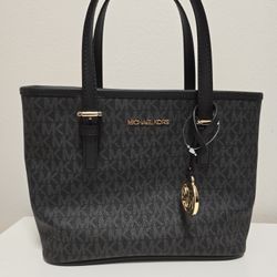 Michael Kors Outlet
Jet Set Travel Large Logo Tote Bag
