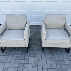 Pair of Modern Beige Accent Lounge Chairs Black Metal Base