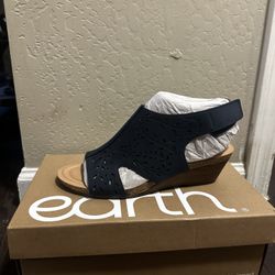 Earth 9.5 Navy Womens Sandal Heel