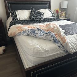 Queen Size Bedroom Set With Mattress 