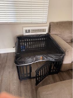 Pet dog / puppy play pen / kennel