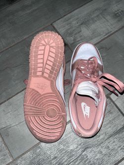 Women pink Nike dunks
