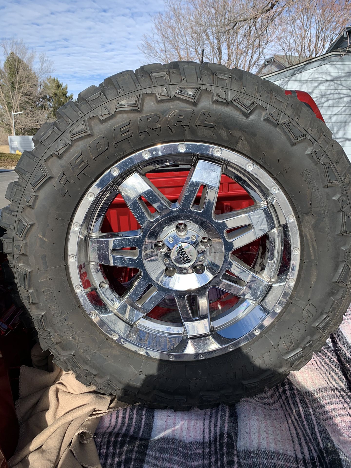 20” Moto Metal wheels and tires For Jeep Wrangler
