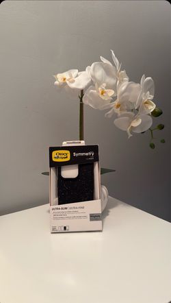 OtterBox Symmetry Series Soft Touch Case for iPhone 16 Pro
