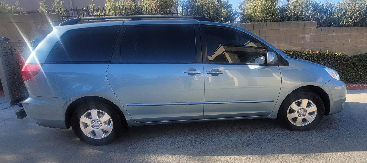 2004 Toyota Sienna
