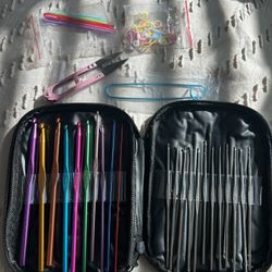 Crochet Hooks With  Scissors 