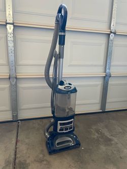 Shark Lift-Away Deluxe Vacuum Cleaner