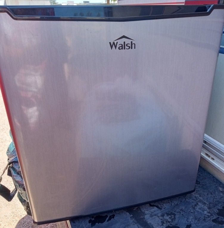 Walsh Mini fridge