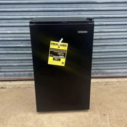  NEW!!  4.3 cu. ft.  Mini Refrigerator in Black, ENERGY STAR 