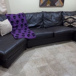 Sectional Couch Good Condition. 