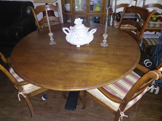 60" Round Wood Dinning Table With 8 Chairs