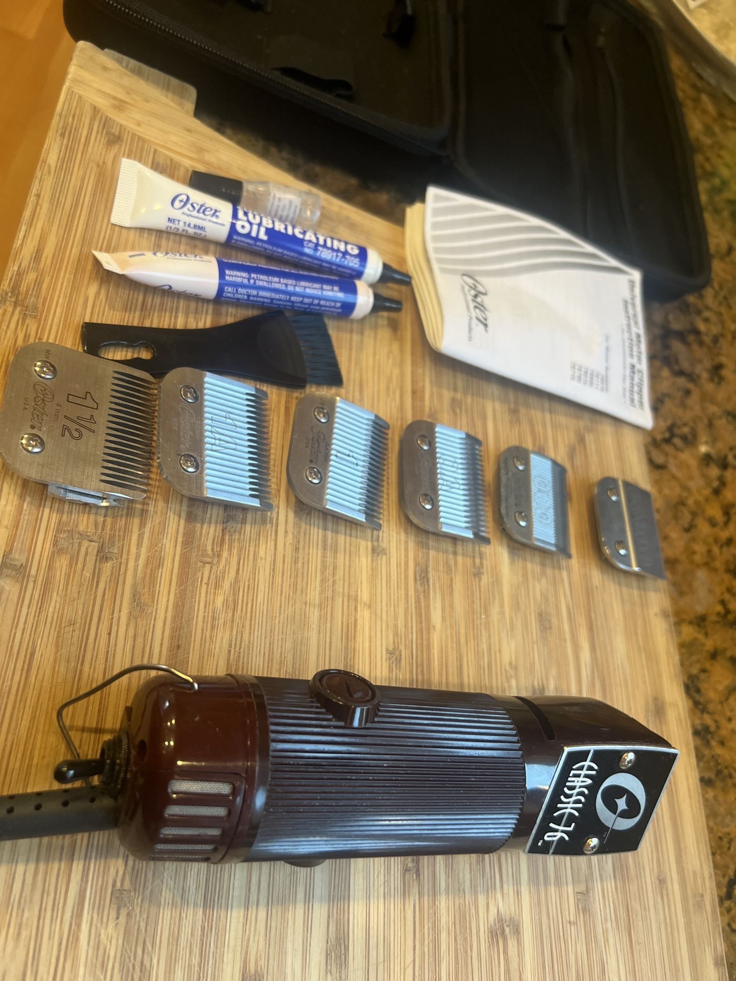 Oster Classic 76 Hair Clipper W 6 Blades & Carrying Case