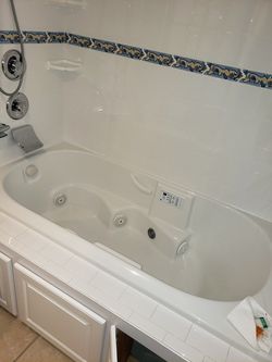 Jacuzzi tub like brand new Could be that it's never been used new condo owner wants a shower