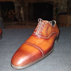 (Size 9) Men's, Like New, Magnanni Millar Dress Shoes, Made in Spain.
Authentic leather Shoes