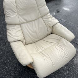 Vintage - J Ekornes “Stressless” - MCM Mid Century Modern Style Scandinavian Leather Lounge White