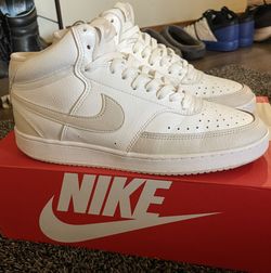 Womens Size 10 Tan & White Nike Court Vision