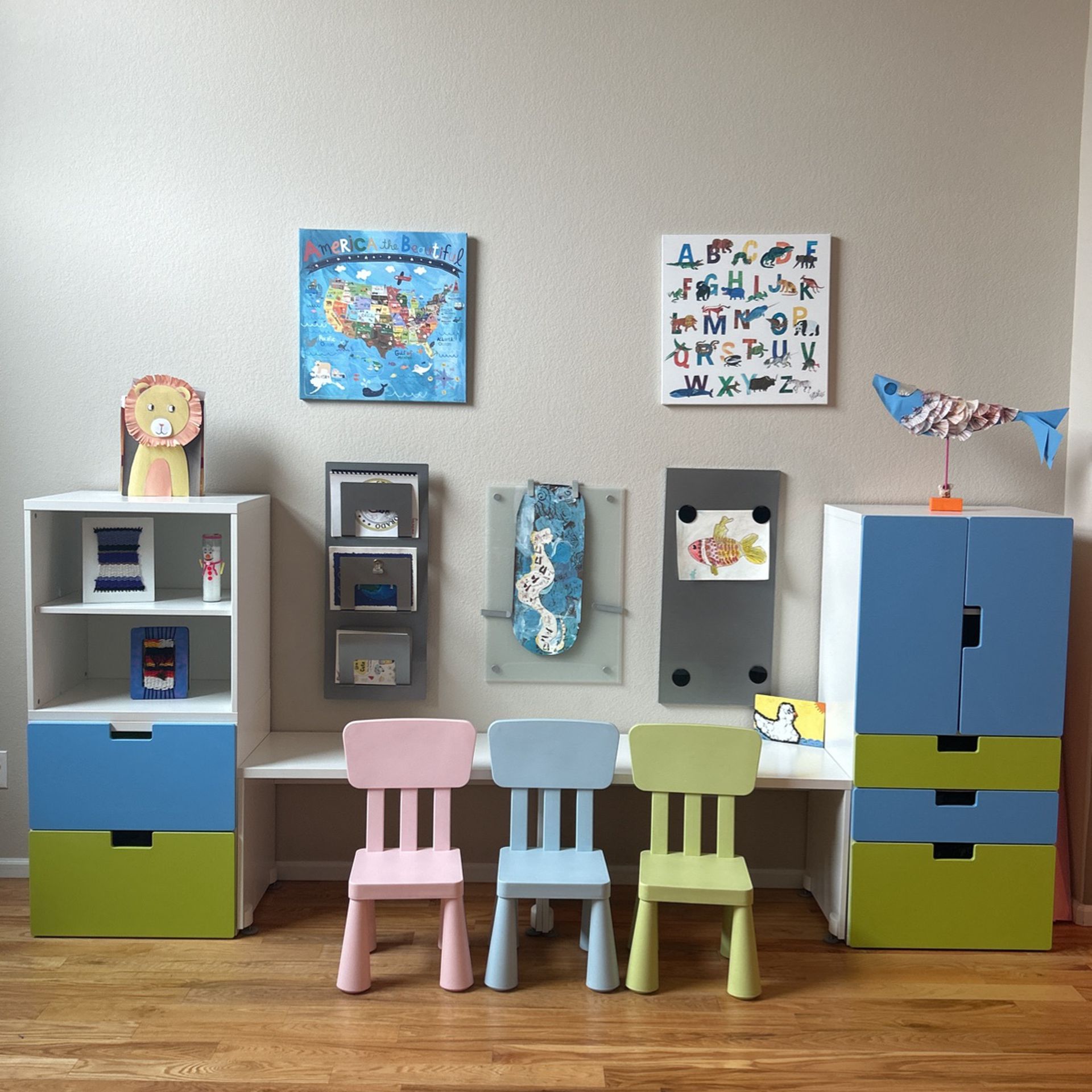Kid Cabinets, Desks & Chairs