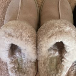 BARELY Worn, (3times?). Blush Pink UGG Scuff Slippers. 10