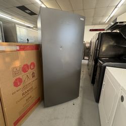 Frígidaire 33” 20 Cu Ft Freezer 