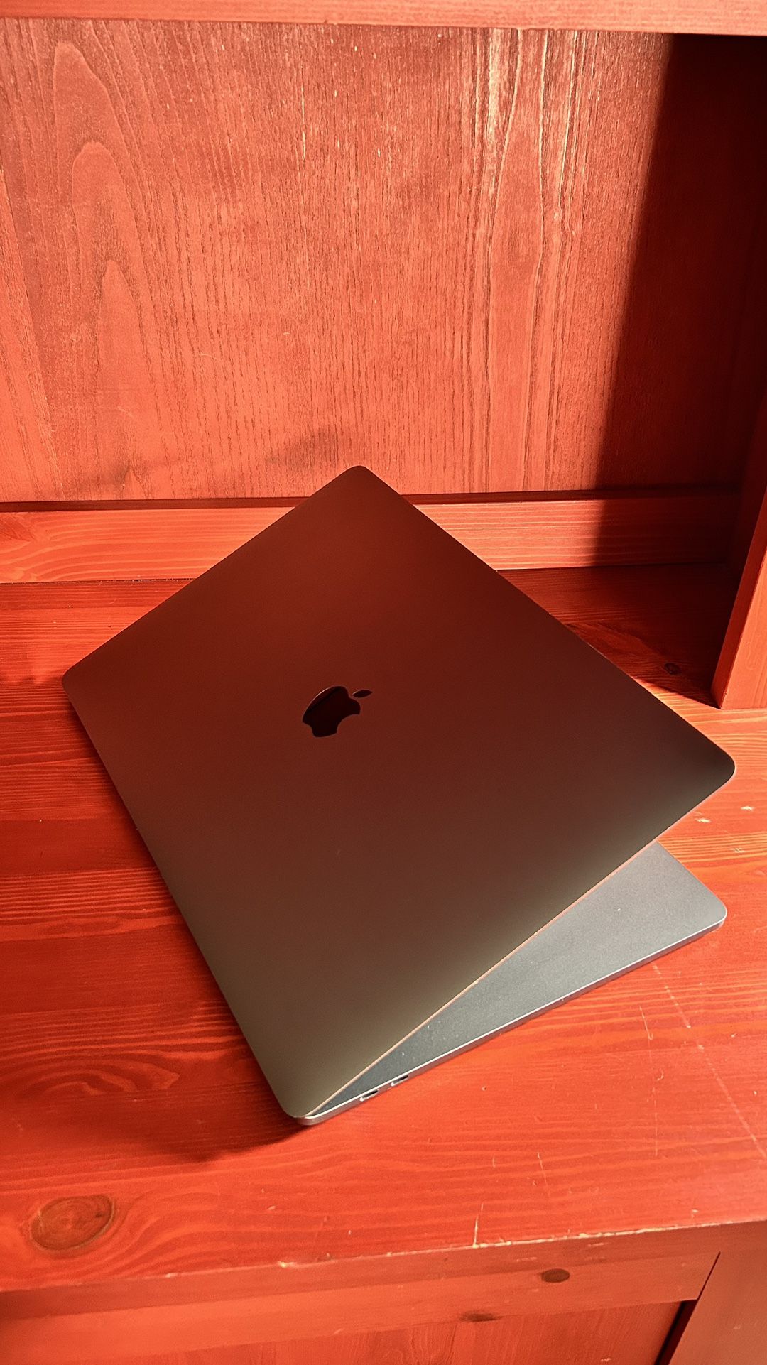 Apple MacBook Pro 15” Retina Touch Bar, I7, 16GB RAM 256GB SSD macOS 15.1 Sequoia $500