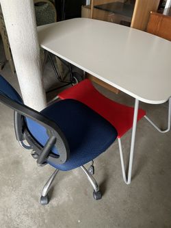 A Set Of Desk And Office Chair (like New)