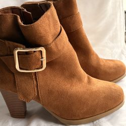 Forever  Ladies Boots Size 7 1/2 