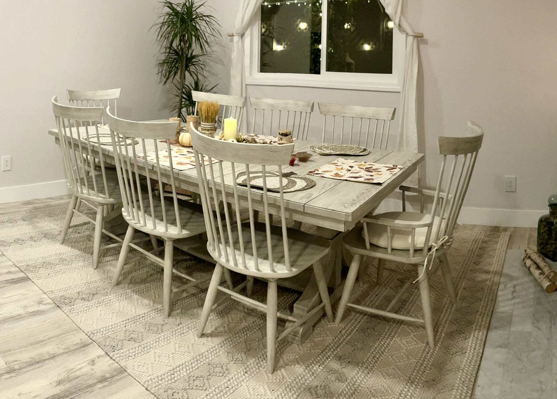 Extendable dining table set for 8